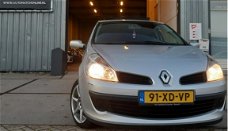 Renault Clio - 1.5 dCi Exception NAP, APK, PANO/OPEN DAK, PDC, AUX, AIRCO, CRUISE, ONDERHOUDSHISTORI