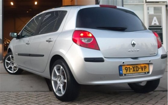 Renault Clio - 1.5 dCi Exception NAP, APK, PANO/OPEN DAK, PDC, AUX, AIRCO, CRUISE, ONDERHOUDSHISTORI - 1