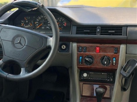 Mercedes-Benz E-klasse - 200 Elegance AUTOMAAT 1e EIGENAAR EXPORT - 1