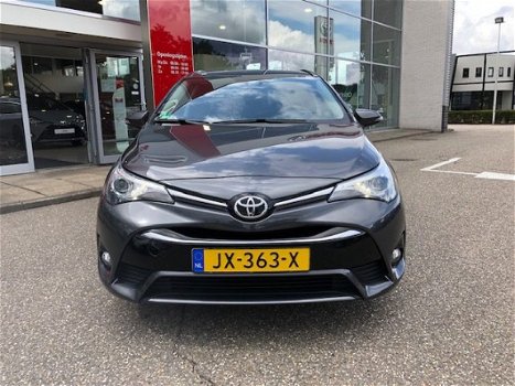 Toyota Avensis Touring Sports - 1.8 VVT-i Dynamic | Navigatie 2019 | 17' velgen | Stoelverwarming | - 1