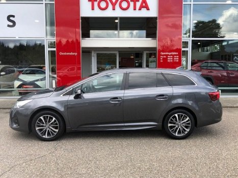 Toyota Avensis Touring Sports - 1.8 VVT-i Dynamic | Navigatie 2019 | 17' velgen | Stoelverwarming | - 1