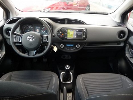 Toyota Yaris - 1.0 VVT-i Active Navigatie | Navigatie 2019 | Parkeercamera | Climate control | Regen - 1