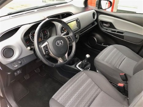 Toyota Yaris - 1.0 VVT-i Trend | Navigatie | Climate control | Regensensor | Aluvelgen | Safety Sens - 1