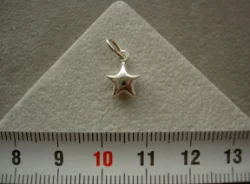 Zilveren ster klein 8mm bedeltje sterretje