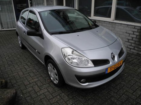 Renault Clio - 1.2-16V Special Line Airco - 1