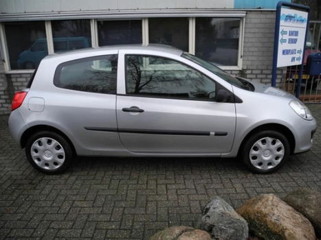 Renault Clio - 1.2-16V Special Line Airco - 1