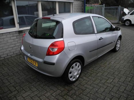 Renault Clio - 1.2-16V Special Line Airco - 1