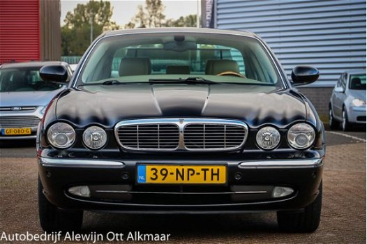 Jaguar XJ - 3.0 V6 Executive AUTOMAAT *YOUNGTIMER* , Leer, Navi, Stoelverwarming - 1