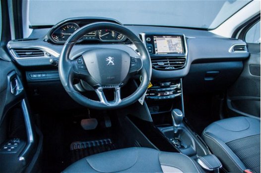 Peugeot 2008 - 1.2 110pk PureTech Allure.Automaat.Ecc.Navi.Panodak - 1