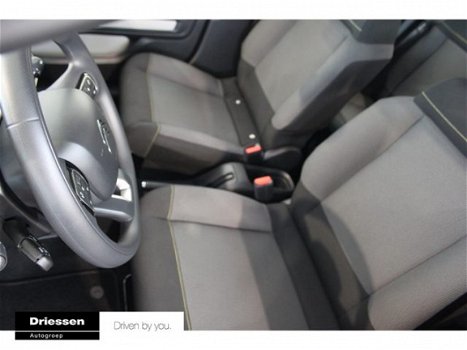 Citroën C3 - 1.2 PureTech 82pk FEEL (Navigatie - Climate Control - Parkeersensoren) - 1