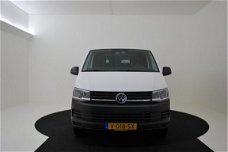 Volkswagen Transporter - L1 H1 - AIRCO - LEER - TREKHAAK - 5400 KM