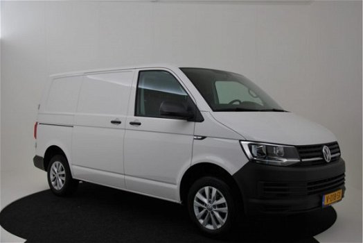 Volkswagen Transporter - L1 H1 - AIRCO - LEER - TREKHAAK - 5400 KM - 1