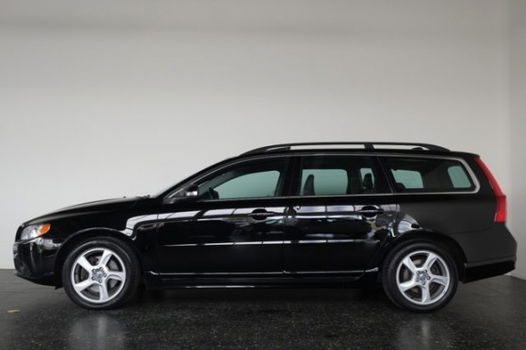 Volvo V70 - 2.0 D3 Summum / Automaat / Opendak / Xenon / Leder / Navi - 1