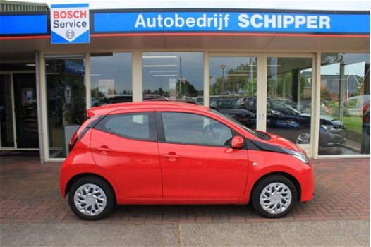 Toyota Aygo - 1.0 VVT-i 72pk x-play Automaat - 1