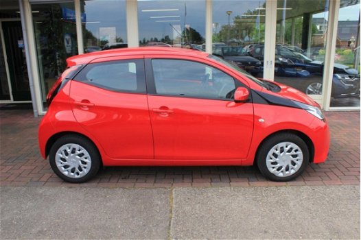 Toyota Aygo - 1.0 VVT-i 72pk x-play Automaat - 1