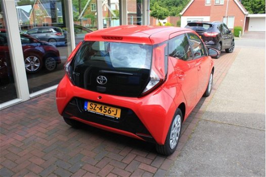 Toyota Aygo - 1.0 VVT-i 72pk x-play Automaat - 1