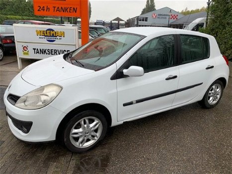 Renault Clio - 1.6 16V 5-DRS AUTOMAAT Dynamique) - 1