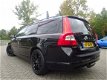 Volvo V70 - 2.5T Momentum 200 PK Lederen Bekleding / Trekgewicht 1800 KG / - 1 - Thumbnail