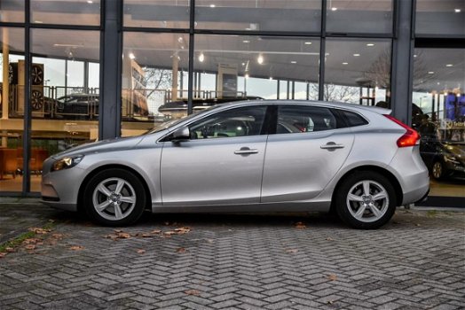 Volvo V40 - T2 Momentum | Navigatie | Trekhaak - 1