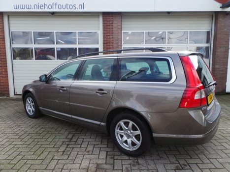 Volvo V70 - 2.4 D5 Momentum - 1