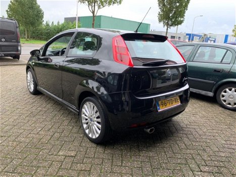 Fiat Grande Punto - 1.4-16V Sport 6-versnellingen, clima control en audio bediening aan het stuur - 1