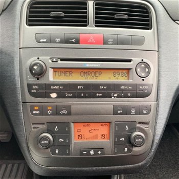 Fiat Grande Punto - 1.4-16V Sport 6-versnellingen, clima control en audio bediening aan het stuur - 1