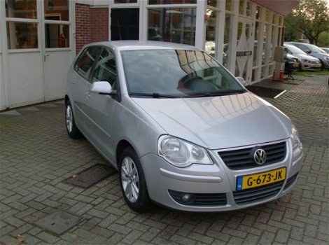 Volkswagen Polo - 1.4-16V Trendline - 1