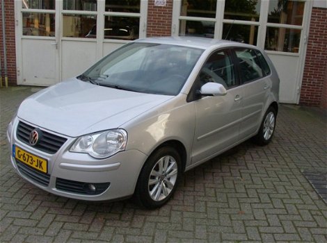 Volkswagen Polo - 1.4-16V Trendline - 1