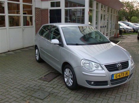 Volkswagen Polo - 1.4-16V Trendline - 1