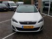 Peugeot 308 SW - GT-Line 1.2PT-130pk Navigatie, Camera met parkhulp v+a, panoramadak, Lmvelgen18inch - 1 - Thumbnail