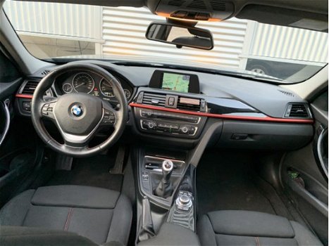 BMW 3-serie Touring - 318d High Exe 143PK Navigatie/Sportstoelen/Trekhaak (elektr)/Panoramadak Compl - 1