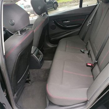 BMW 3-serie Touring - 318d High Exe 143PK Navigatie/Sportstoelen/Trekhaak (elektr)/Panoramadak Compl - 1
