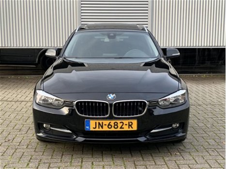 BMW 3-serie Touring - 318d High Exe 143PK Navigatie/Sportstoelen/Trekhaak (elektr)/Panoramadak Compl - 1