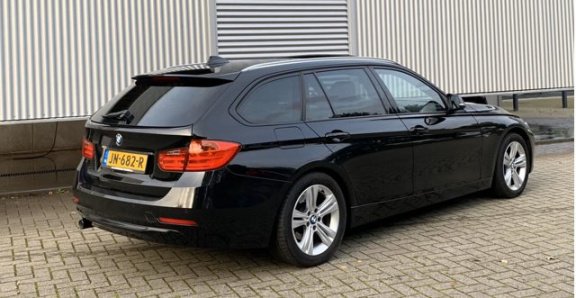 BMW 3-serie Touring - 318d High Exe 143PK Navigatie/Sportstoelen/Trekhaak (elektr)/Panoramadak Compl - 1