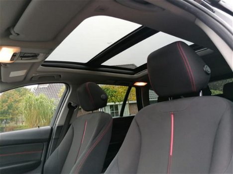 BMW 3-serie Touring - 318d High Exe 143PK Navigatie/Sportstoelen/Trekhaak (elektr)/Panoramadak Compl - 1