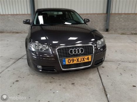 Audi A3 - 2.0 FSI Attraction Pro Line - 1