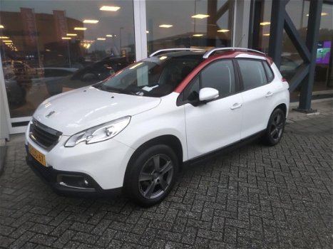 Peugeot 2008 - 1.2 PureTech 82pk Automaat Allure Navigatie Panoramadak - 1