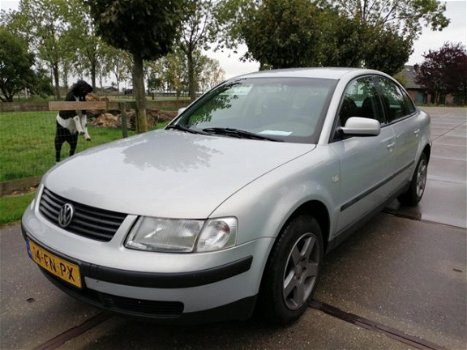 Volkswagen Passat - 1.6 AIRCO/PARKEERSENSOREN - 1