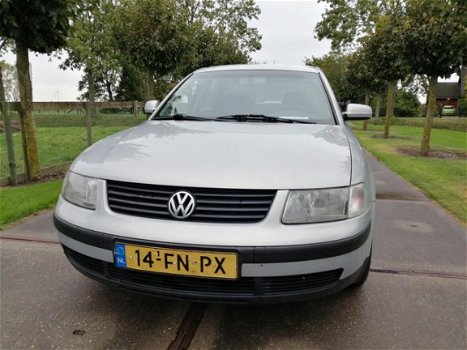 Volkswagen Passat - 1.6 AIRCO/PARKEERSENSOREN - 1