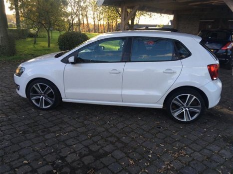 Volkswagen Polo - 1.2-12V Sportline incl. Navigatie, Bluetooth en 17 inch velgen - 1