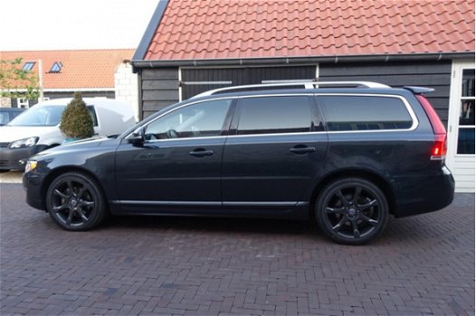 Volvo V70 - 2.0 T5 Summum Leer|Navi|Four-C vering|Xenon|Stoelverwarming etc - 1