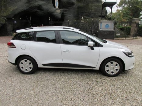 Renault Clio Estate - 1.5 dCi ECO Expression Estate stationcar 1500 DCI Expression 5 DRS 2015 Dubai- - 1