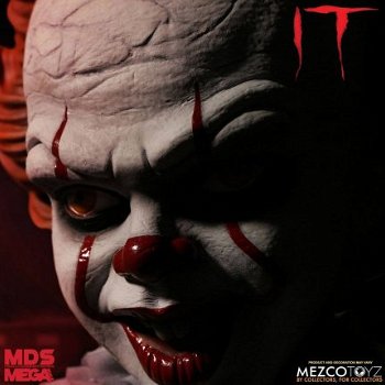 Mezco Toys Mega Scale Talking Pennywise - 4