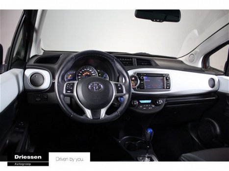 Toyota Yaris - 1.5 Full Hybrid Dynamic (Navigatie - Panoramadak - 16`` Velgen) - 1