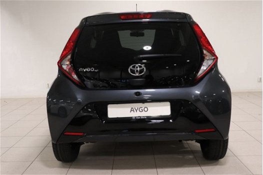 Toyota Aygo - 1.0 VVT-i X-Joy met x-shift Automaat, Nieuw Gratis 5 Jaar Fabrieksgarantie & Onderhoud - 1