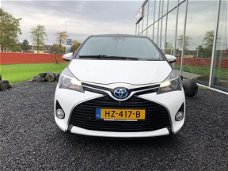 Toyota Yaris - 1.5 Hybrid Trend Bi-Tone Navi NL -auto Safety Sense
