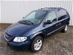 Chrysler Voyager - 2.4i SE Luxe 6P ( APK 25-03-2020 ) - 1 - Thumbnail