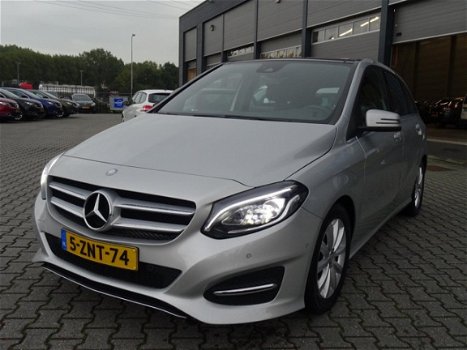 Mercedes-Benz B-klasse - 180 CDI Ambition Automaat / Xenon / Pano / Stoelverw - 1