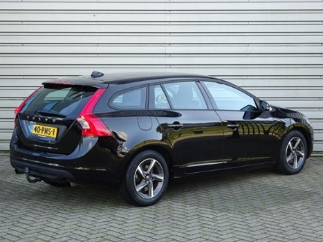 Volvo V60 - T3 150pk I Kinetic I Trekhaak I Park Assist I Navigatie - 1