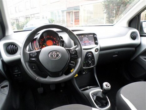 Toyota Aygo - 1.0 VVT-i 69pk 5D x-play - 1